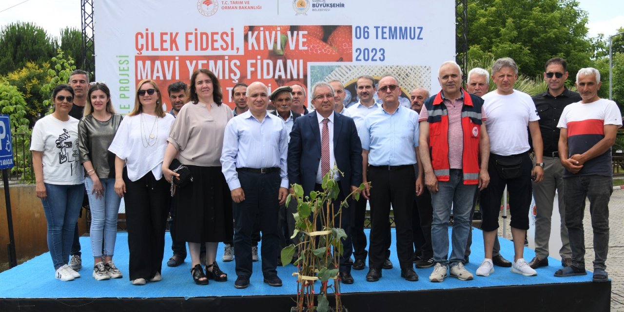 Çiftçilere fide ve fidan desteği verildi