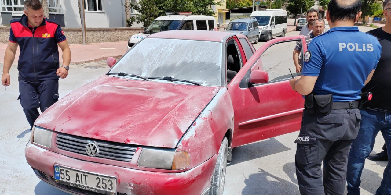 Seyir halindeki otomobil yandı