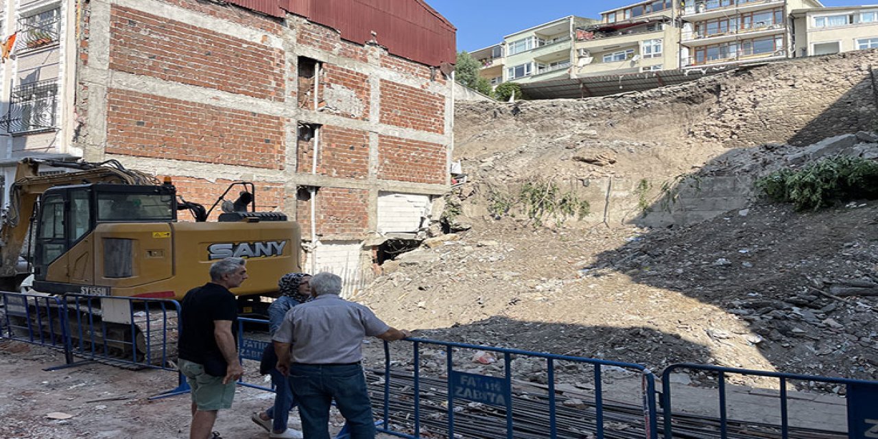 Bazı binaların kolonları çatladı