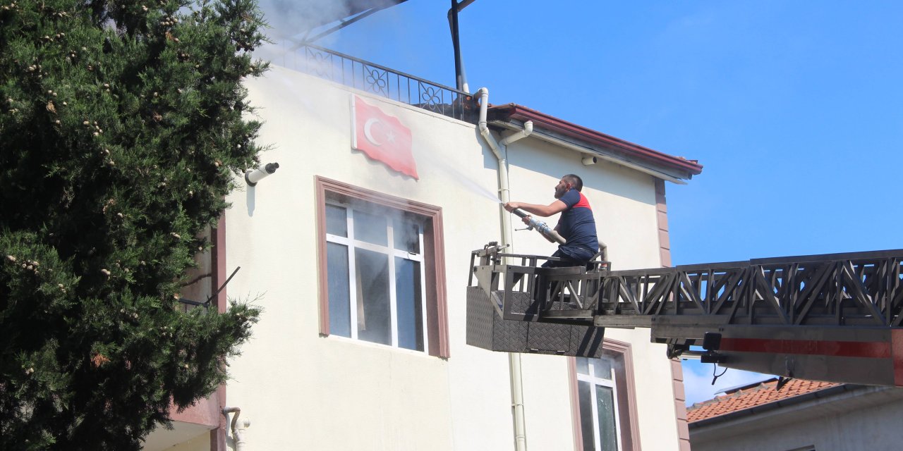 Yangın çıkan ev kullanılamaz hale geldi