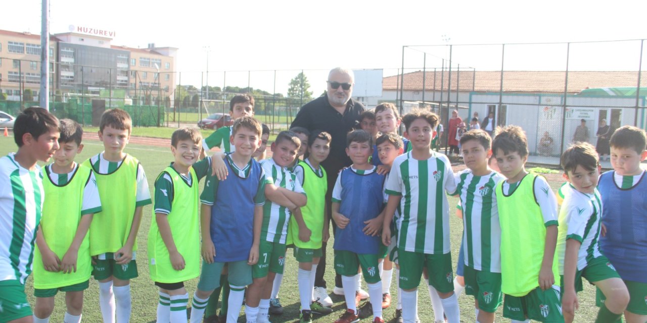 Başkan Yıldırım’dan minik futbolculara ziyaret