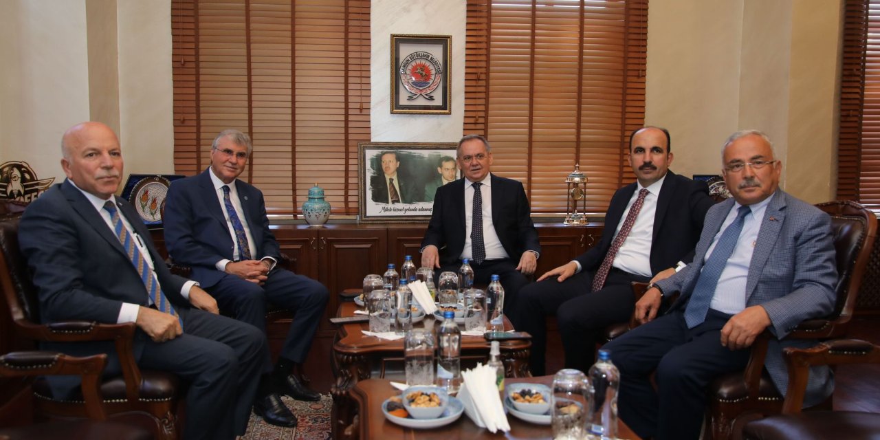 Başkan Demir'i takdir ettiler