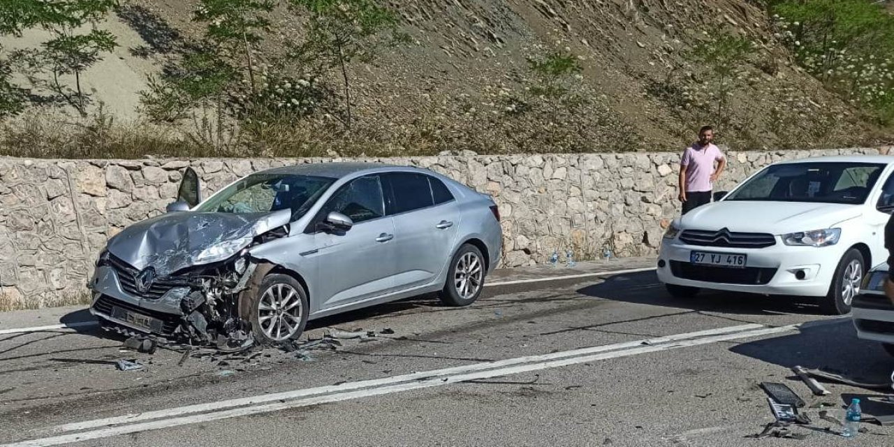 Trafik kazasında 1 kişi öldü 8 kişi yaralandı