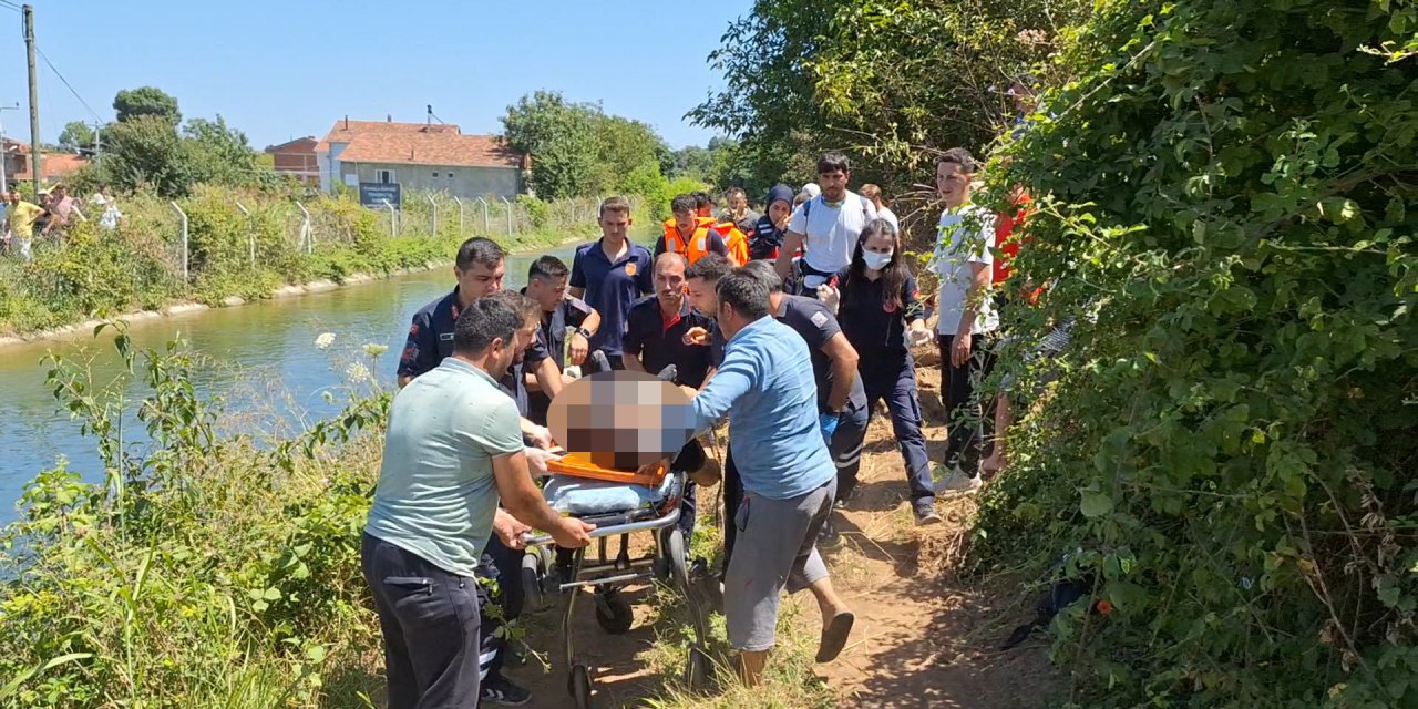 Oğlunu kurtarmak isterken boğulma tehlikesi geçiren baba hastanede yaşamını yitirdi