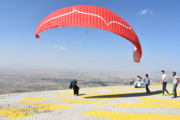 130 sporcu Hasan Dağı'ndan uçacak