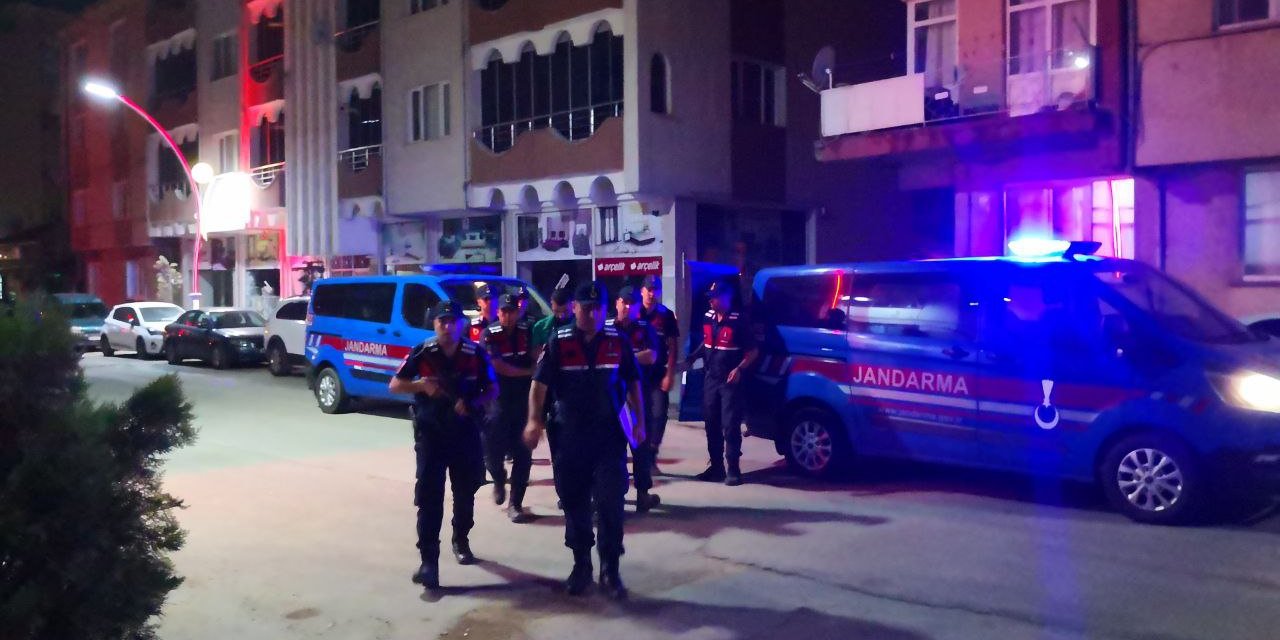 Samsun'da yakalanan polis memuru Çorum'a getirildi