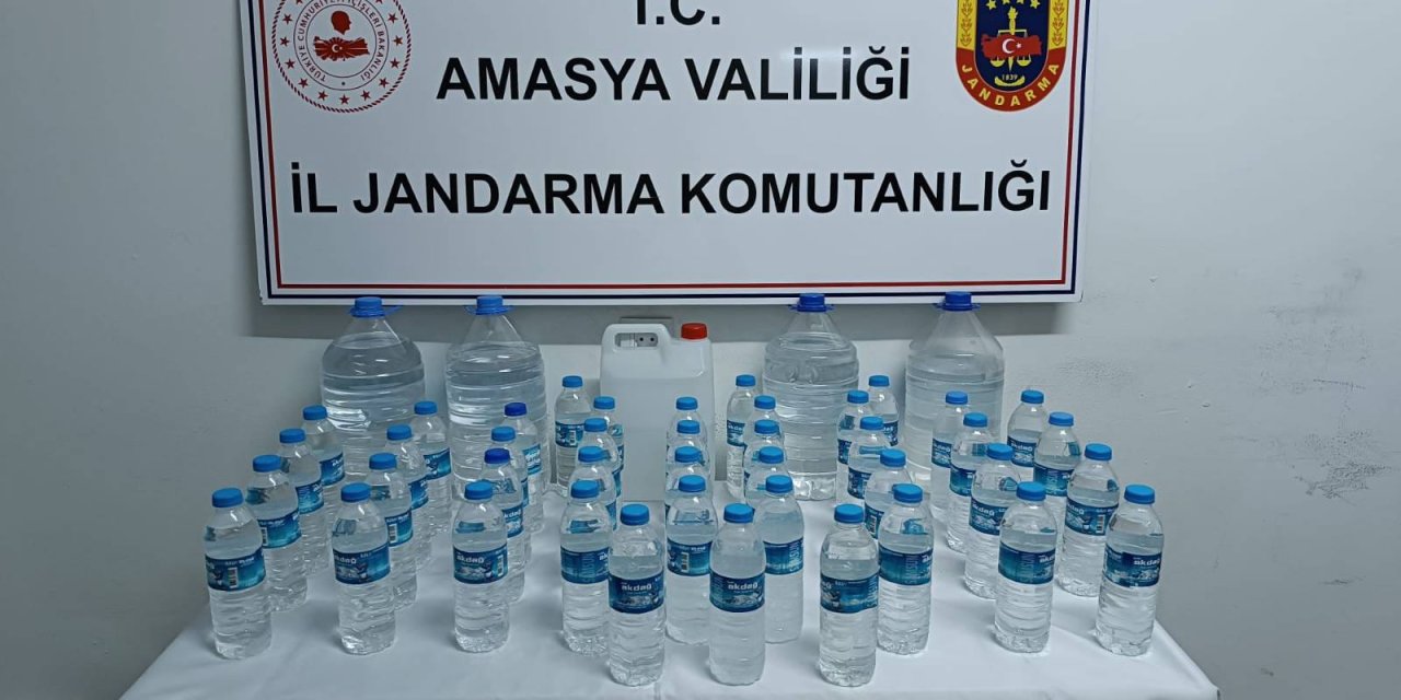 Bir evde 44 litre sahte içki ele geçirildi