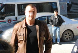 Ruhsatsız tabancayla yakalandı