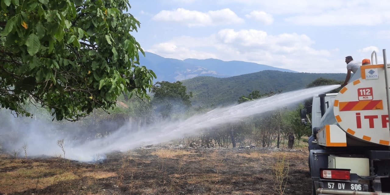 Ormanlık alanda çıkan yangın söndürüldü