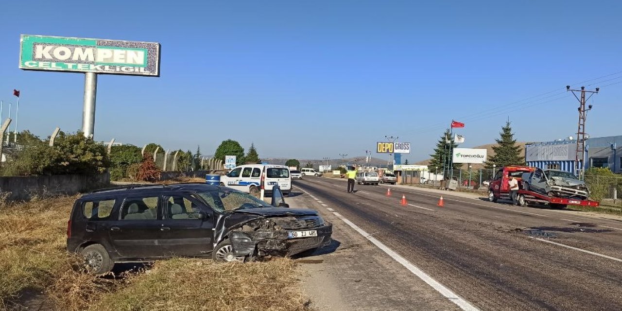 Trafik kazasında 1 kişi öldü 3 kişi yaralandı