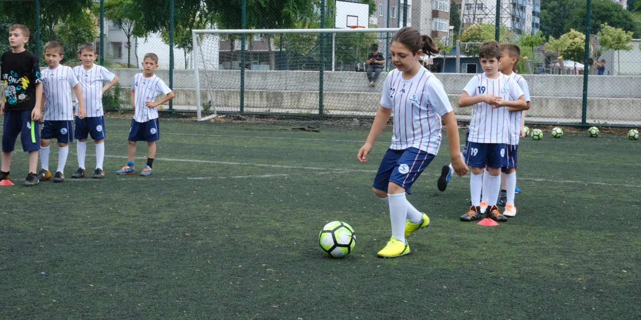 Tekkeköy'de çocuklar sporla tanışıyor