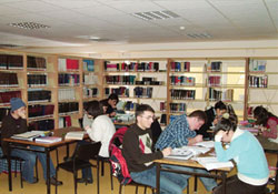 Kütüphane, çalışıyor