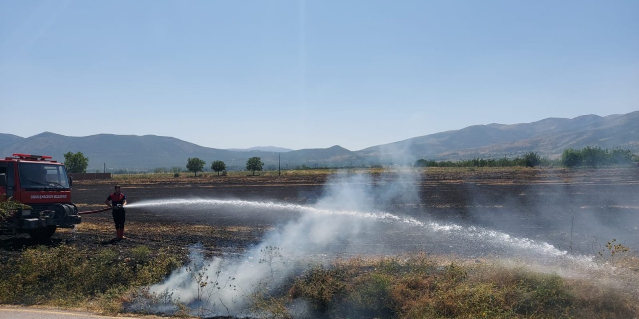 Anız yangını kontrol altına alındı