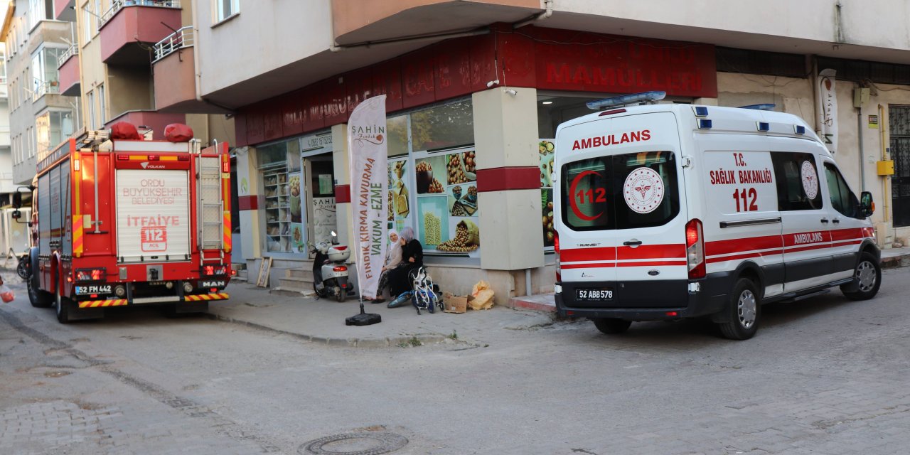 Elini makineye kaptıran genç kız yaralandı