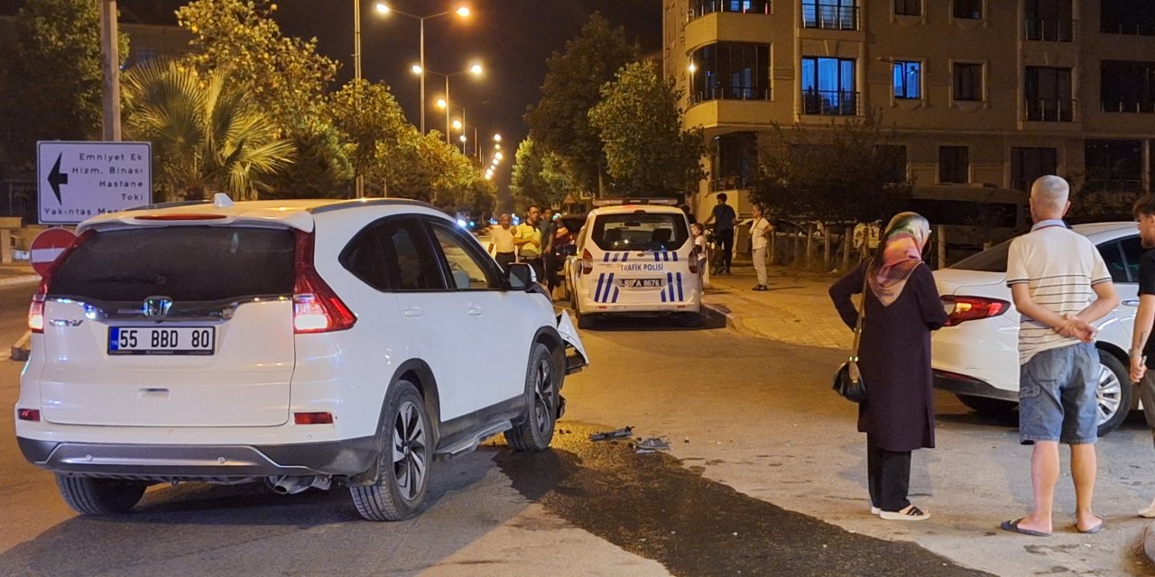 Kazaya karışan otomobilin sürücüsü kaçtı