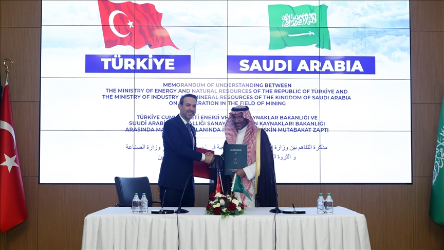 Bakan Bayraktar işbirliği anlaşması imzaladıklarını duyurdu