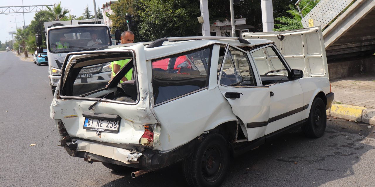 Kamyon ile çarpışan otomobilin sürücüsü yaralandı