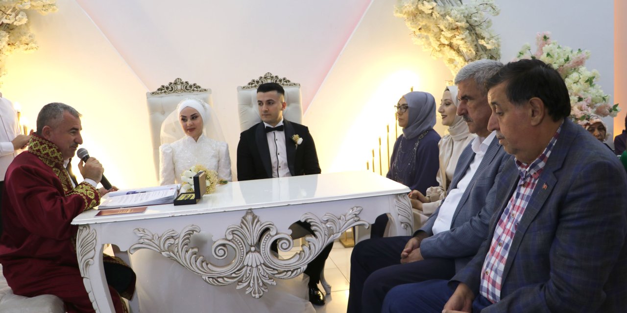 Başkan Özdemir nikah kıydı Başkan Edis Şahit oldu