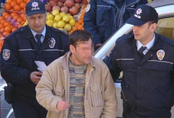 Kuyrukta para çaldı