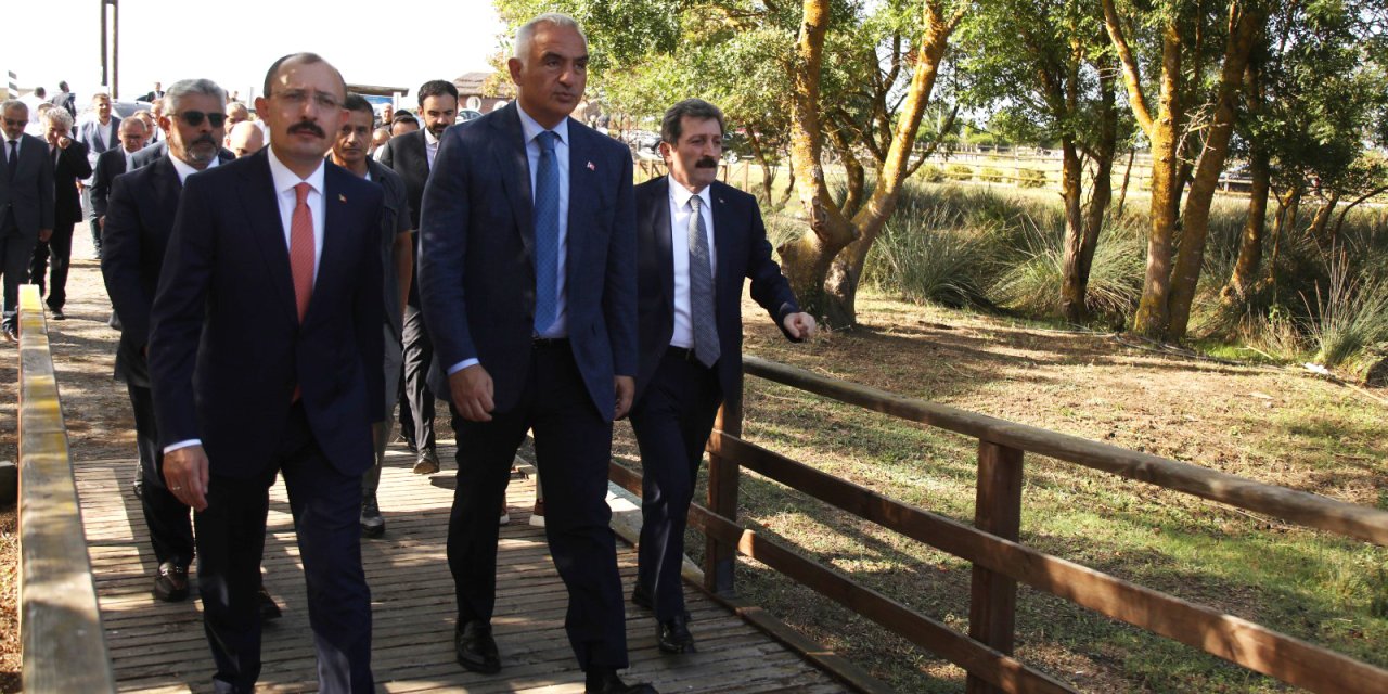 Bakanı Ersoy Kuş Cenneti'ni gezdi