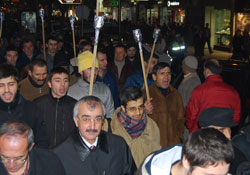 Bütçeye meşaleli prtesto