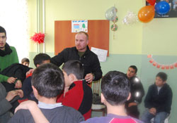 Çocuklara yılbaşı eğlencesi