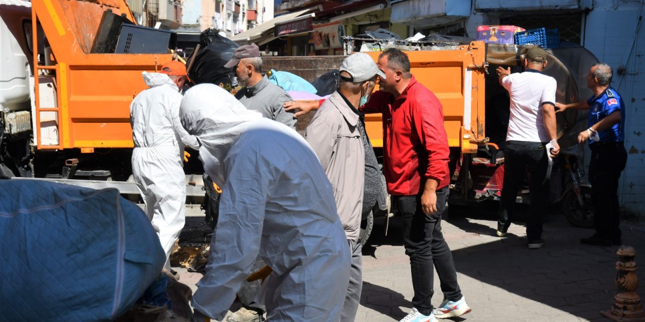 Büyükşehir'den çöp evde temizlik