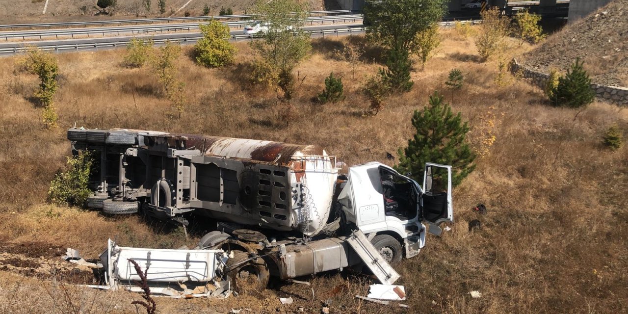 Devrilen tankerin sürücüsü hayatını kaybetti