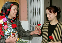 100 bin eve 100 bin karanfil