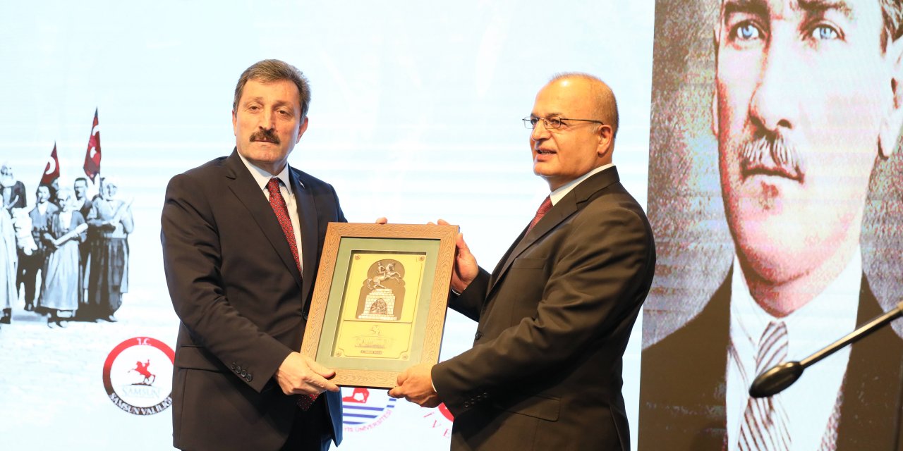 "Atatürk ve Eserlerini Anlamak" konferansı düzenlendi