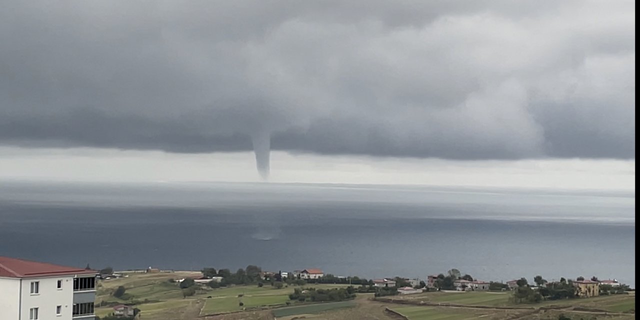 Karadeniz'de hortum oluştu