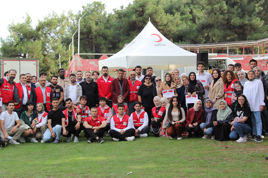 KIZILAY GÖNÜLLÜLERİ SAMSUN'DA BİR ARAYA GELDİ
