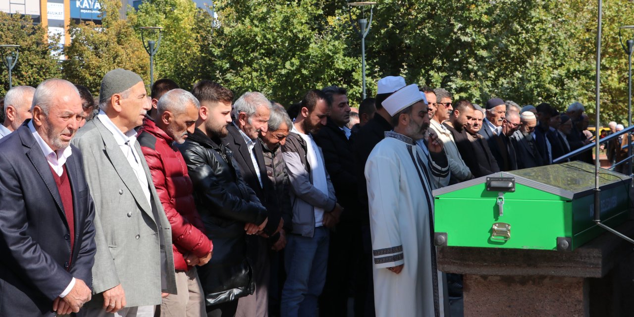 Yangında hayatını kaybeden kişi toprağa verildi