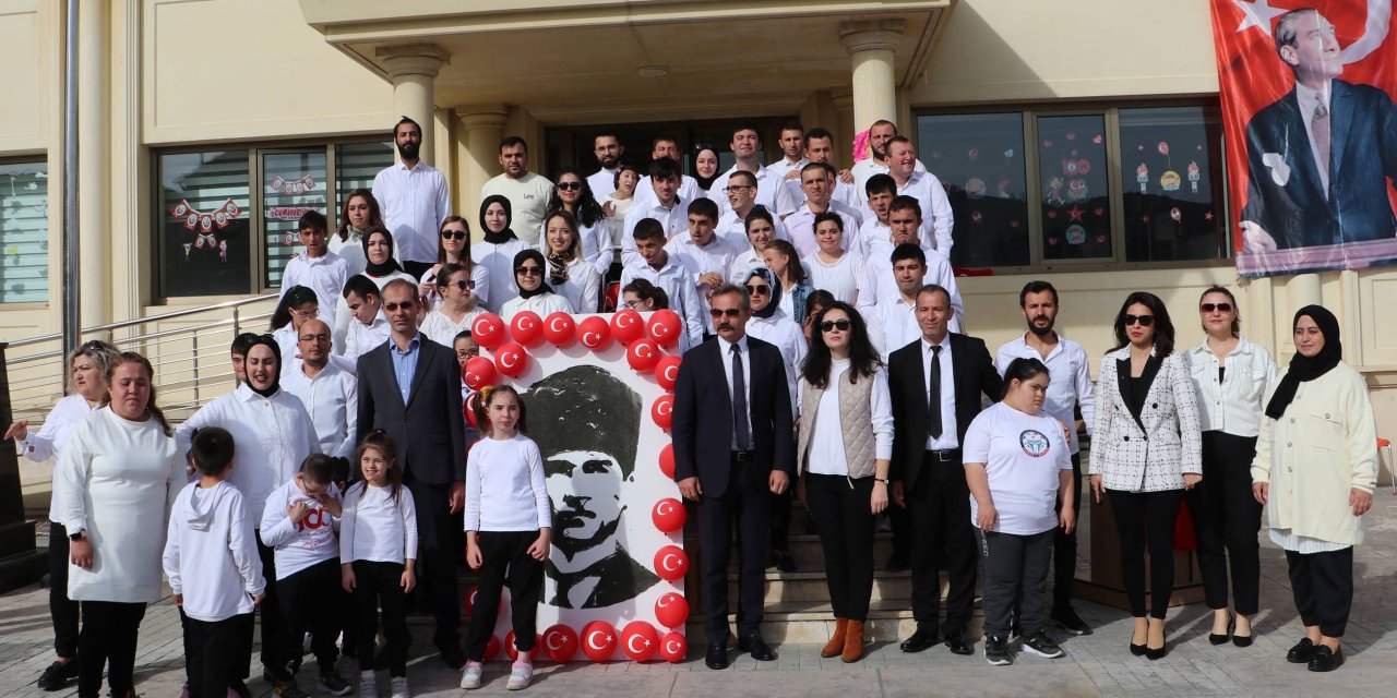 Özel çocuklar Cumhuriyetin 100. yılını kutladı