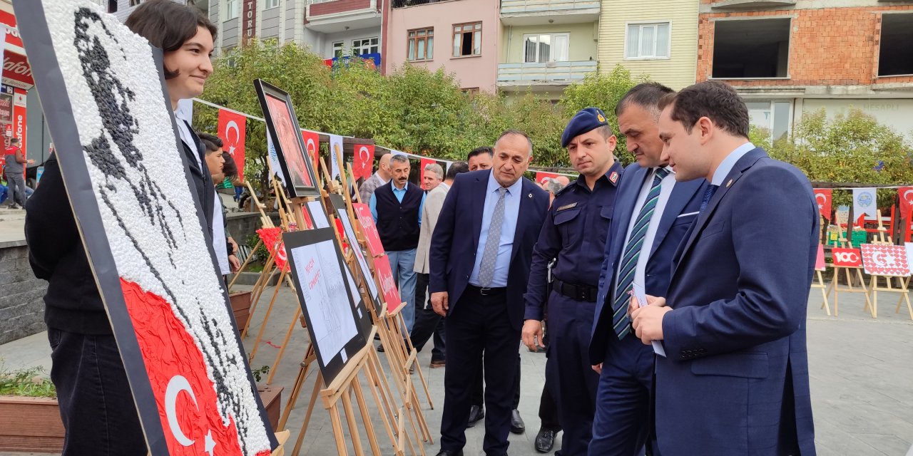 Atatürk ve Türk bayrağı temalı resim sergisi açıldı