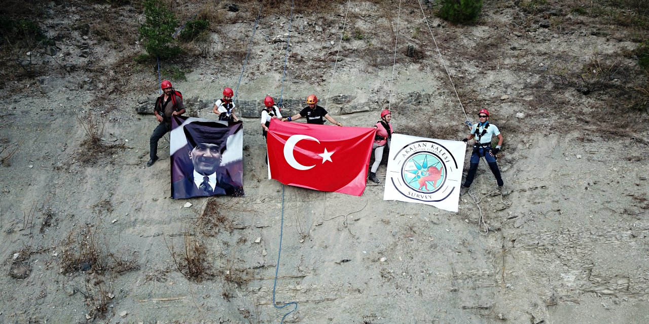 Tırmanışta Cumhuriyet'in 100'üncü yılını kutladılar