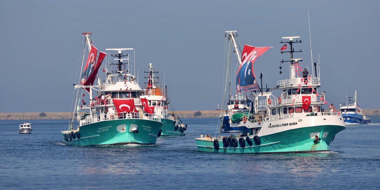 Denizde tören geçişi yapıldı