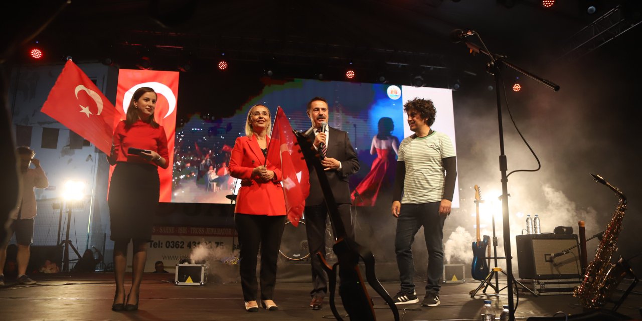 Başkan Deveci: Cumhuriyet,  tam bağımsızlıktır