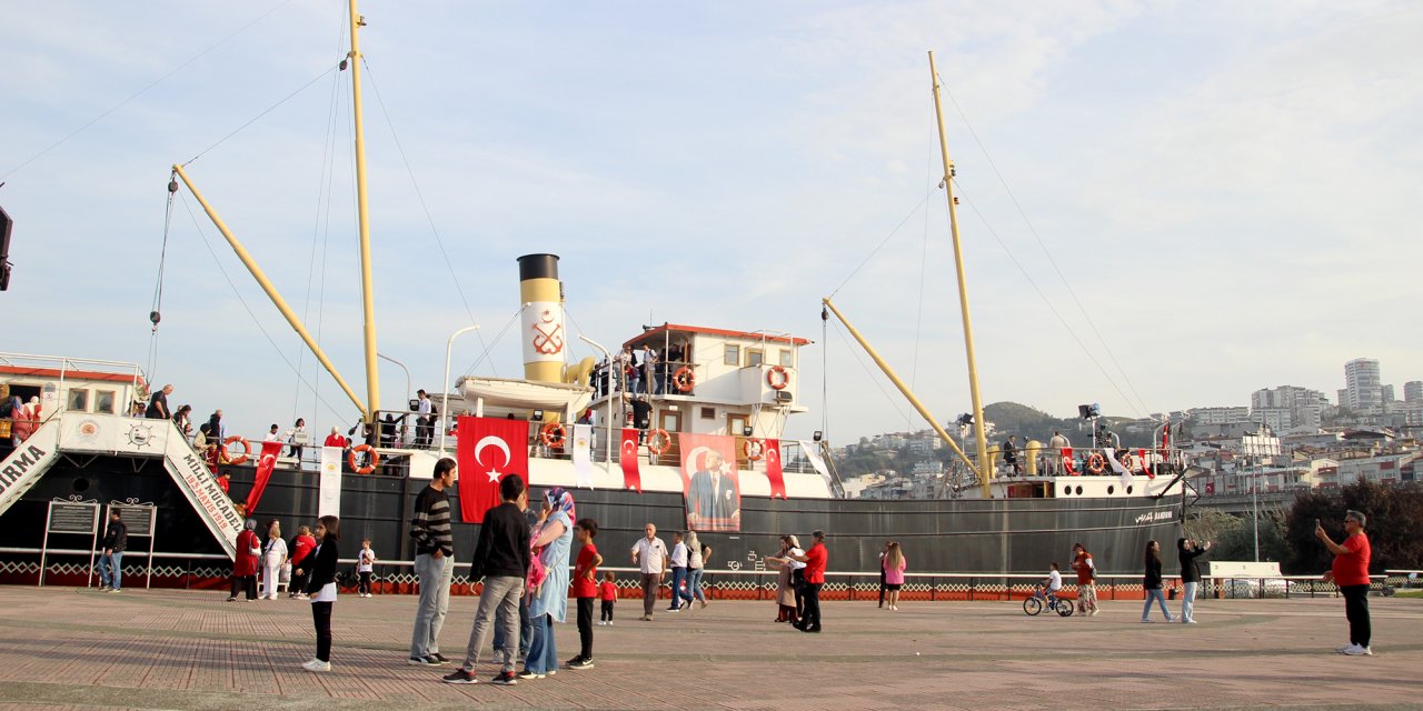 Bandırma Müze Gemisi’ne ziyaretçi akını