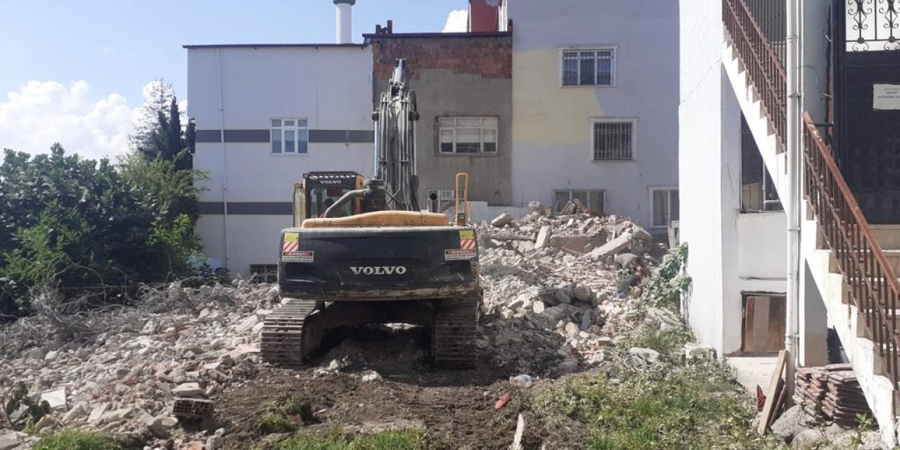 Yıkım çalışmalarına başlandı