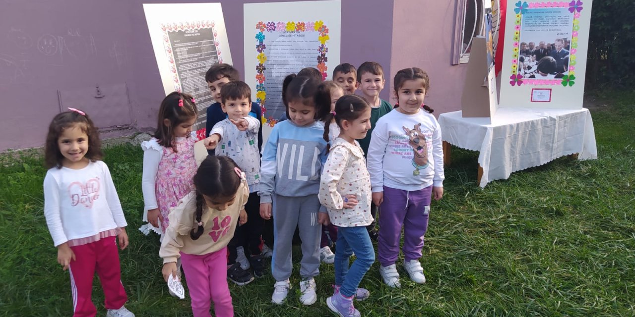 Minik öğrencilerden "Cumhuriyet ve Atatürk" temalı kolaj sergi