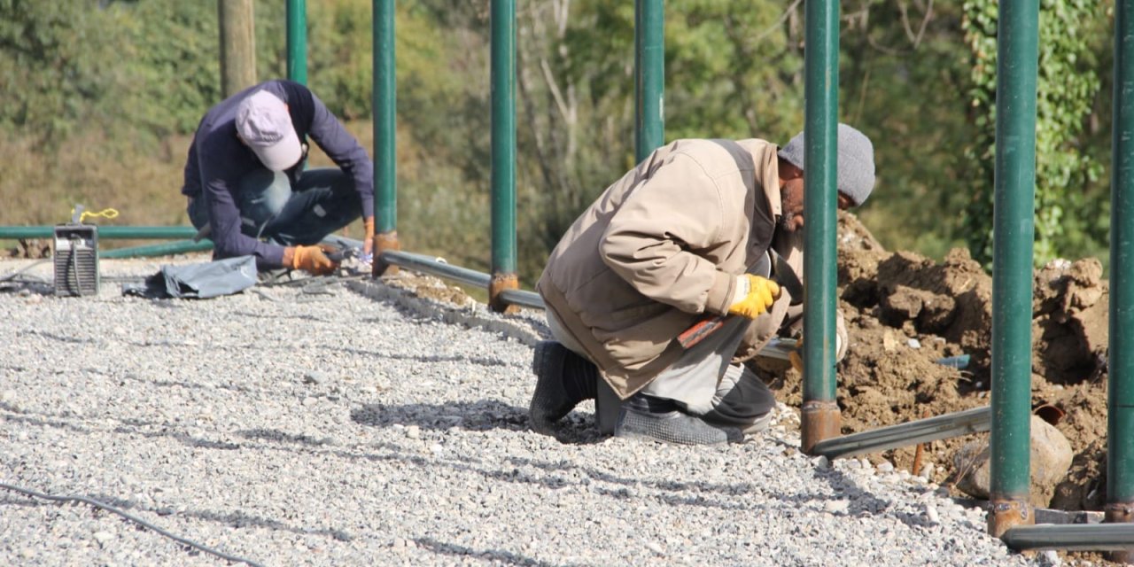 Okul bahçelerine yeni spor alanları kazandırılıyor