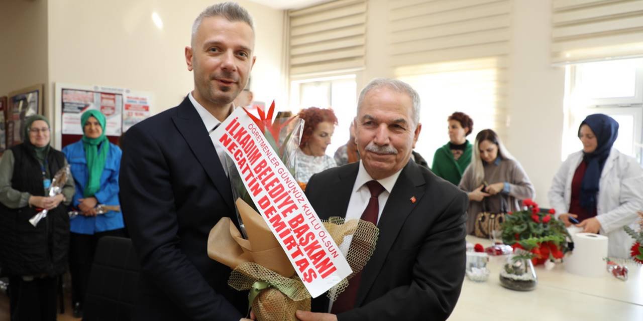 Öğretmenler Günü'nü çiçeklerle kutladı