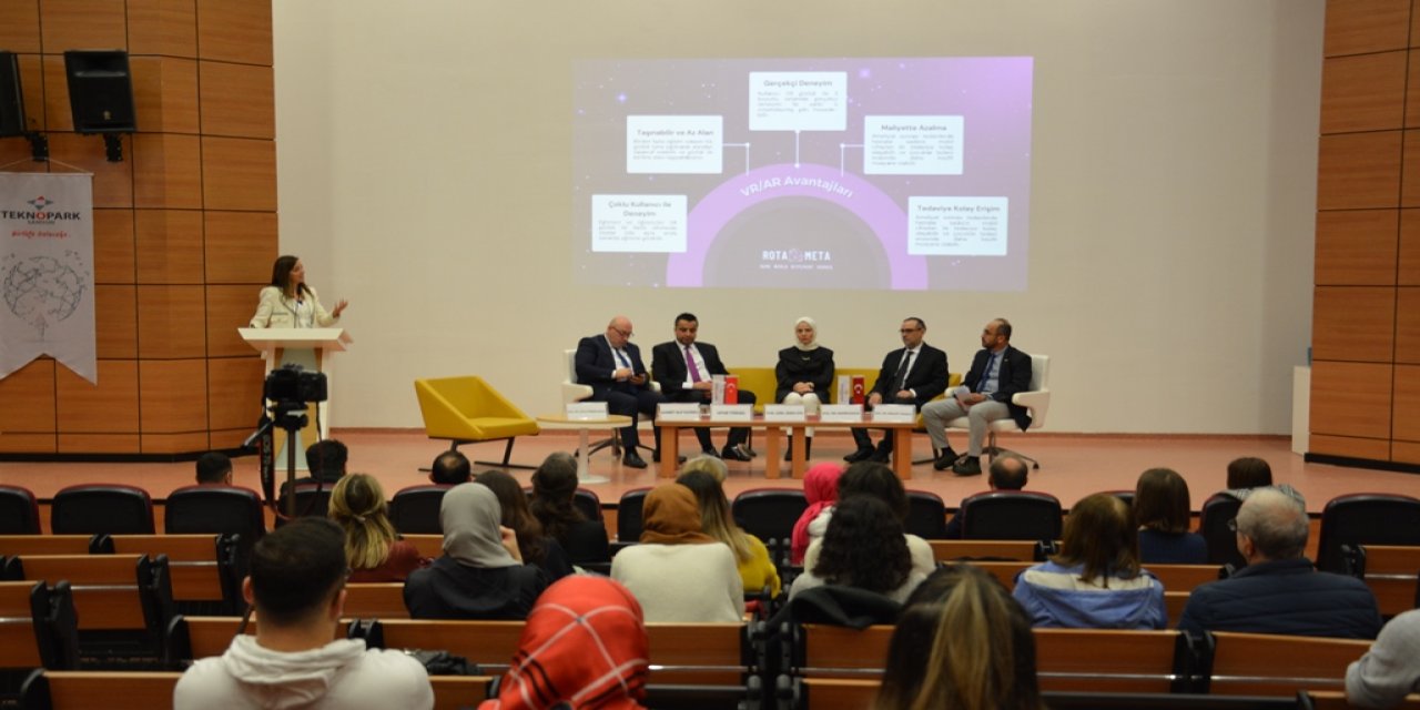 'Sağlıkta Dijital Dönüşüm Paneli' düzenlendi