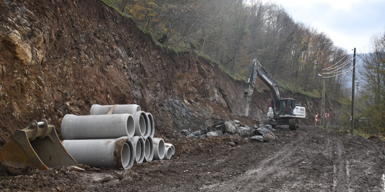 Atakum'da yol çalışmaları devam ediyor