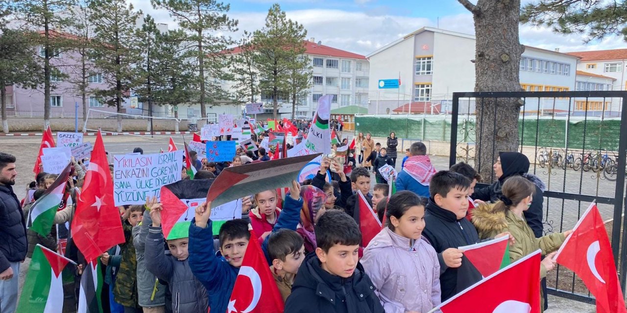 Ladik'te öğrencilerden destek yürüyüşü