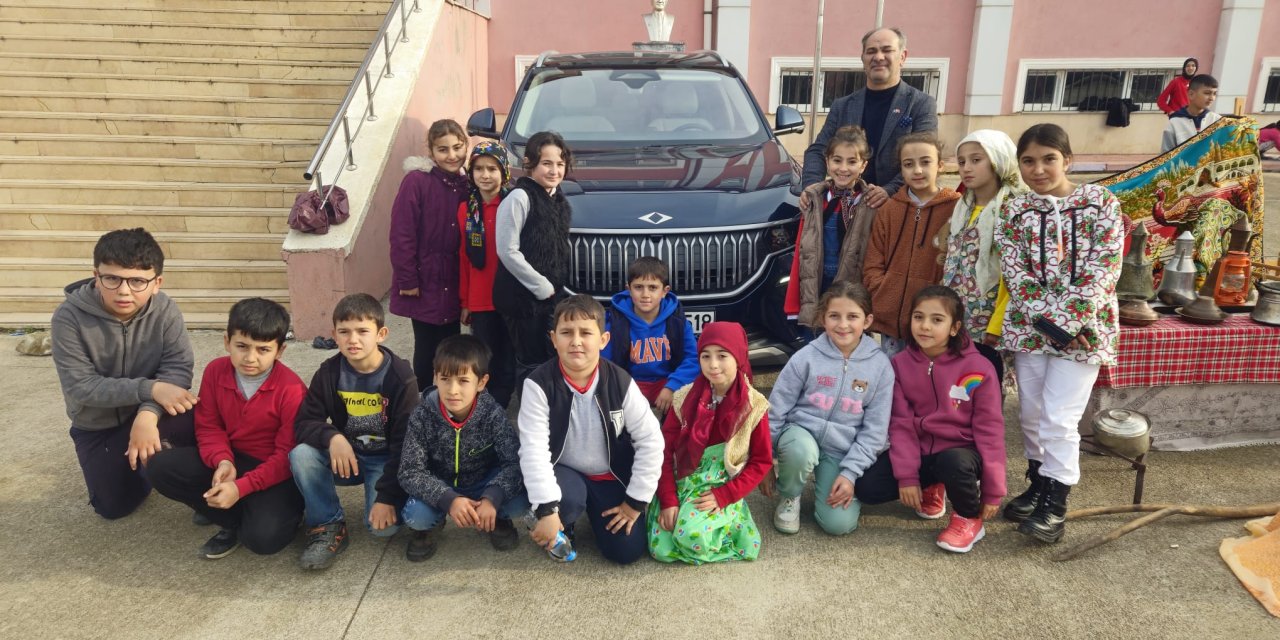 Türkiye'nin otomobili Togg öğrencilere tanıtıldı