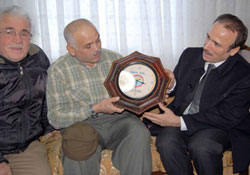 Genç'ten hacıları ziyaret etti