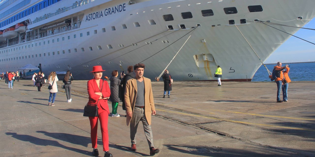 Astoria Grande kruvaziyeri 3. kez Samsun'a geldi