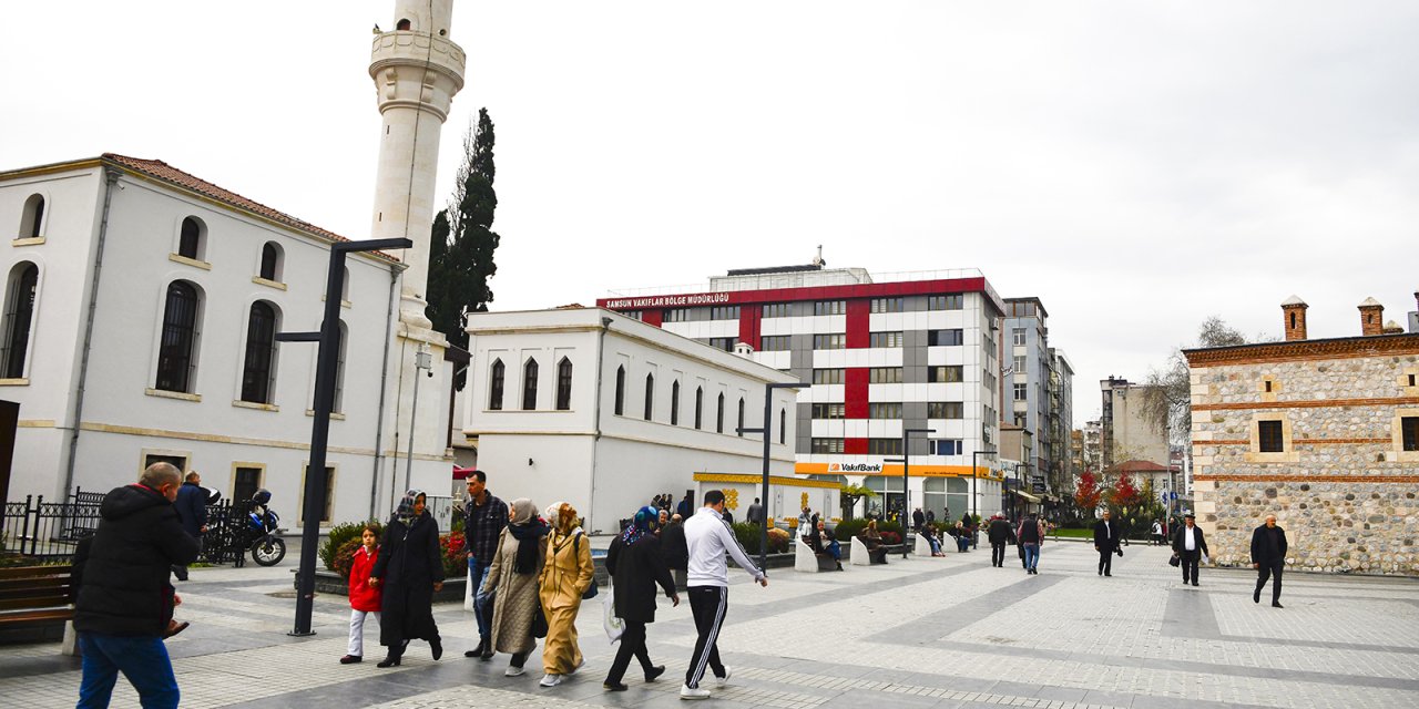 Saathane Meydanı kuşakları bir araya getiriyor